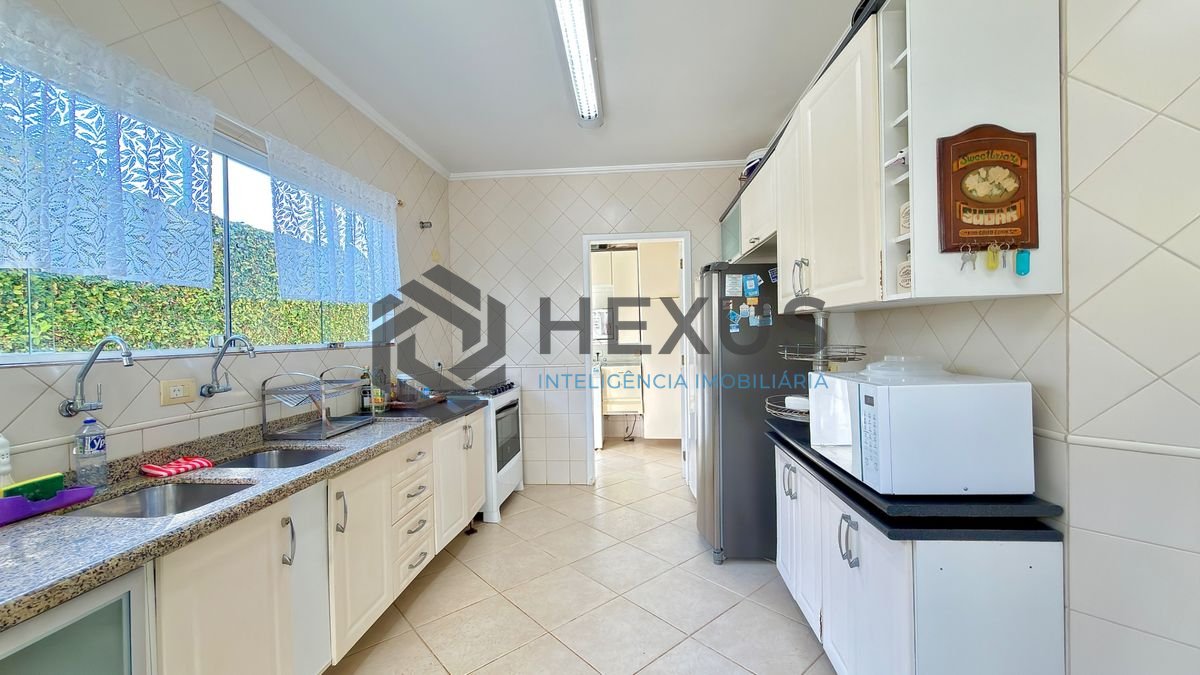 Foto 9 de Casa reformada com piscina e área gourmet no Jardim Acapulco, Guarujá