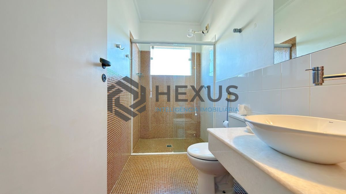 Foto 13 de Casa reformada com piscina e área gourmet no Jardim Acapulco, Guarujá