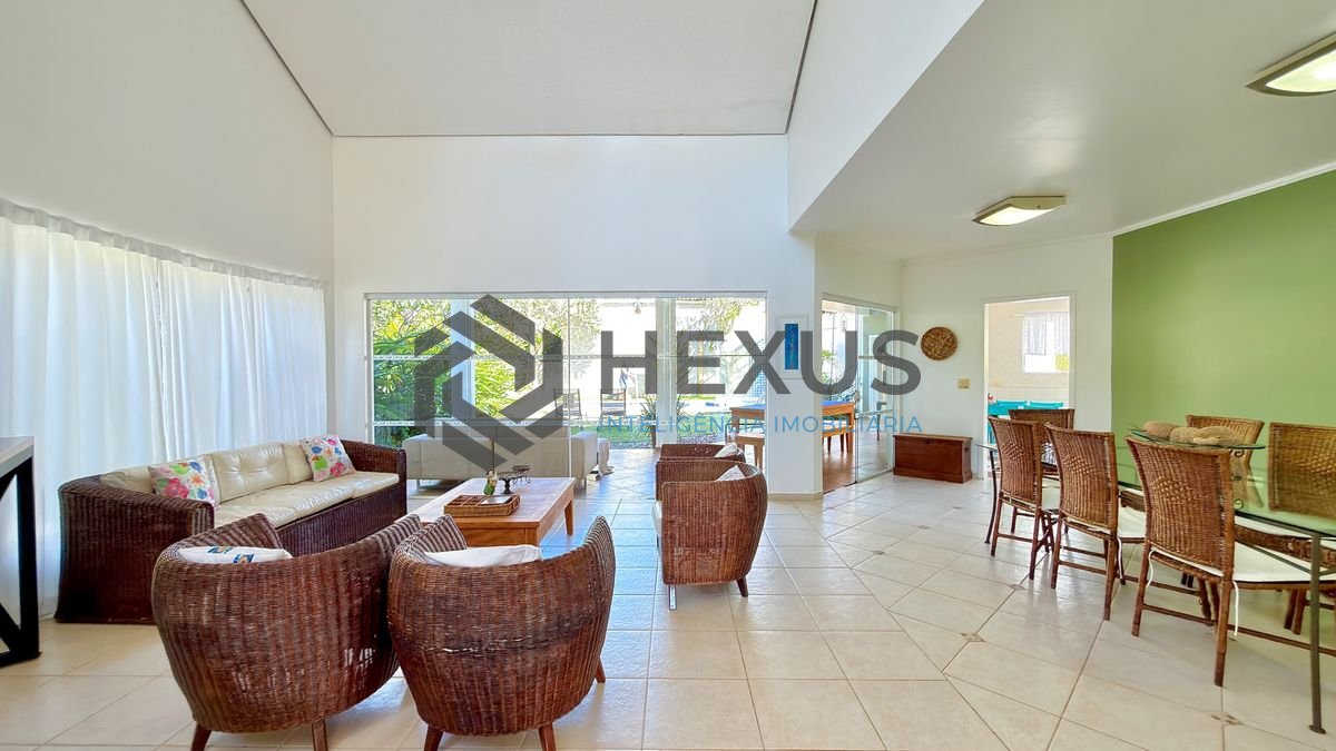Foto 7 de Casa reformada com piscina e área gourmet no Jardim Acapulco, Guarujá