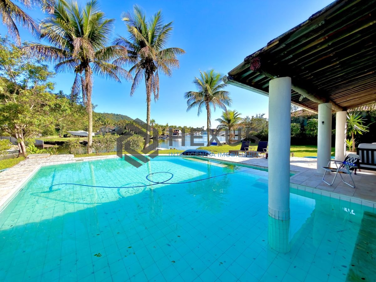 Foto 2 de Casa com pier  e área gourmet no Residencial Marinas Guarujá