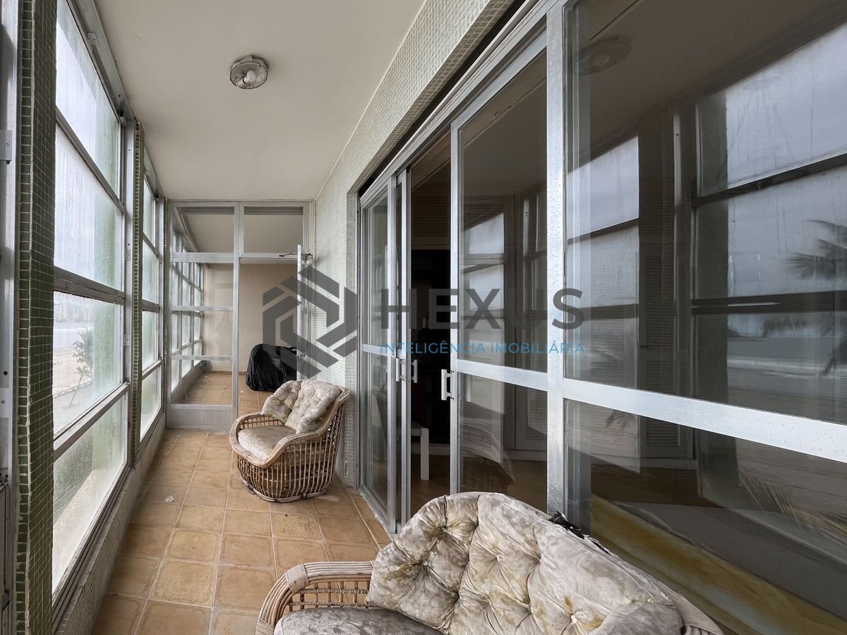 Foto 4 de Apartamento frente mar com varanda vista mar e lazer nas Pitangueiras, Guarujá