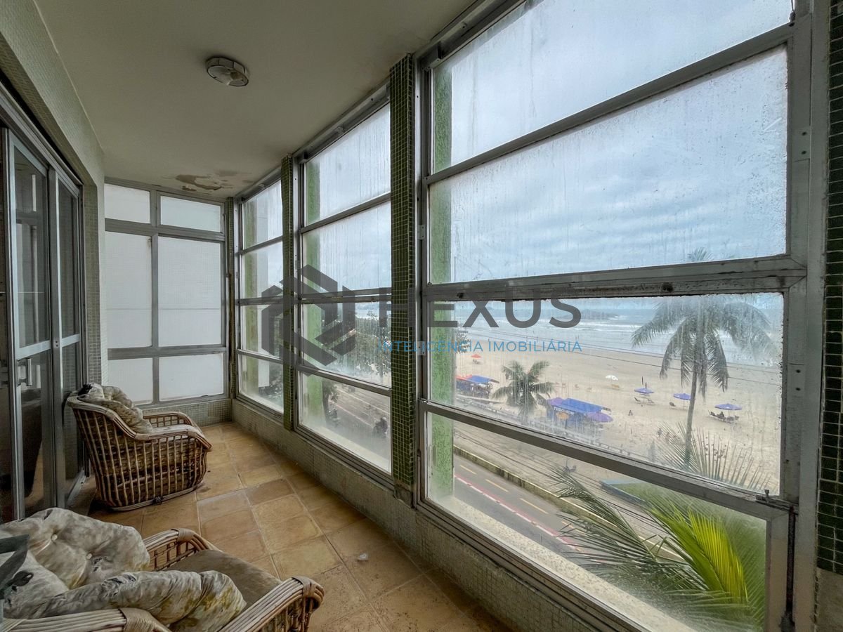 Foto 3 de Apartamento frente mar com varanda vista mar e lazer nas Pitangueiras, Guarujá