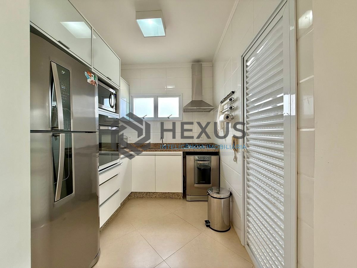 Foto 19 de Apartamento reformado com varanda vista mar e lazer a 400m da praia na região da Brunela na Enseada, Guarujá
