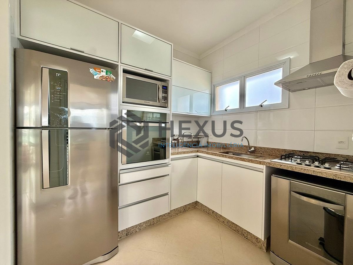 Foto 18 de Apartamento reformado com varanda vista mar e lazer a 400m da praia na região da Brunela na Enseada, Guarujá