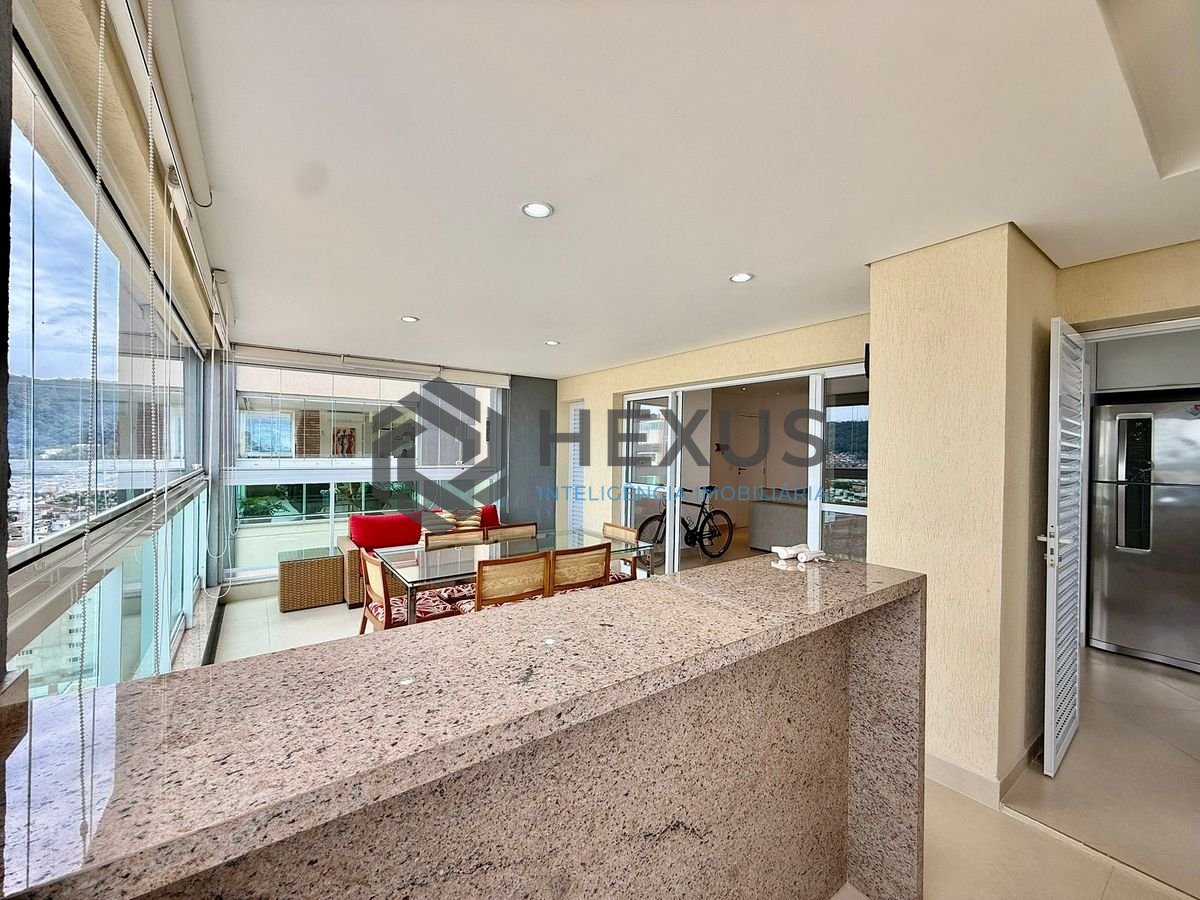 Foto 13 de Apartamento reformado com varanda vista mar e lazer a 400m da praia na região da Brunela na Enseada, Guarujá