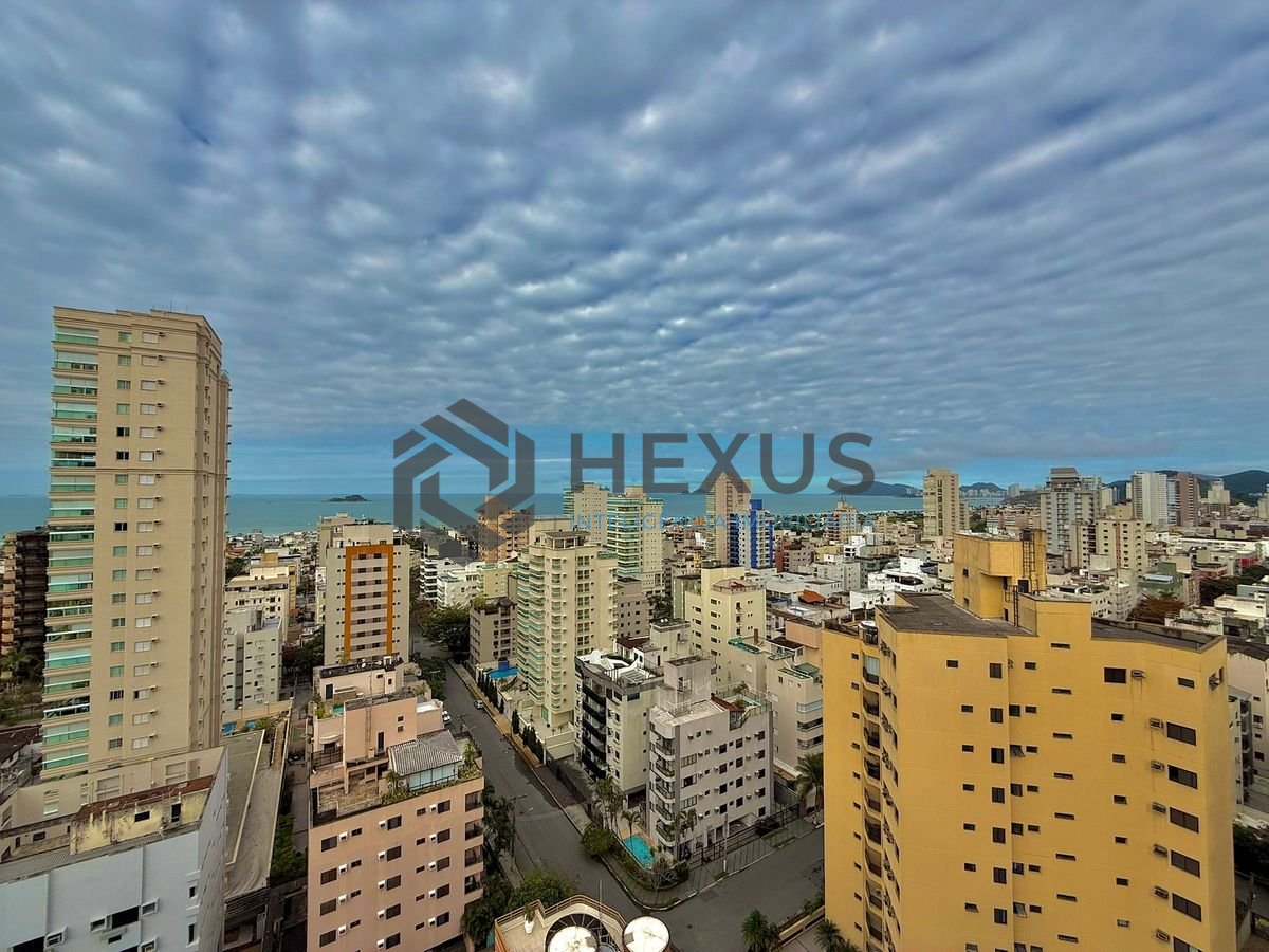 Foto 26 de Apartamento reformado com varanda vista mar e lazer a 400m da praia na região da Brunela na Enseada, Guarujá
