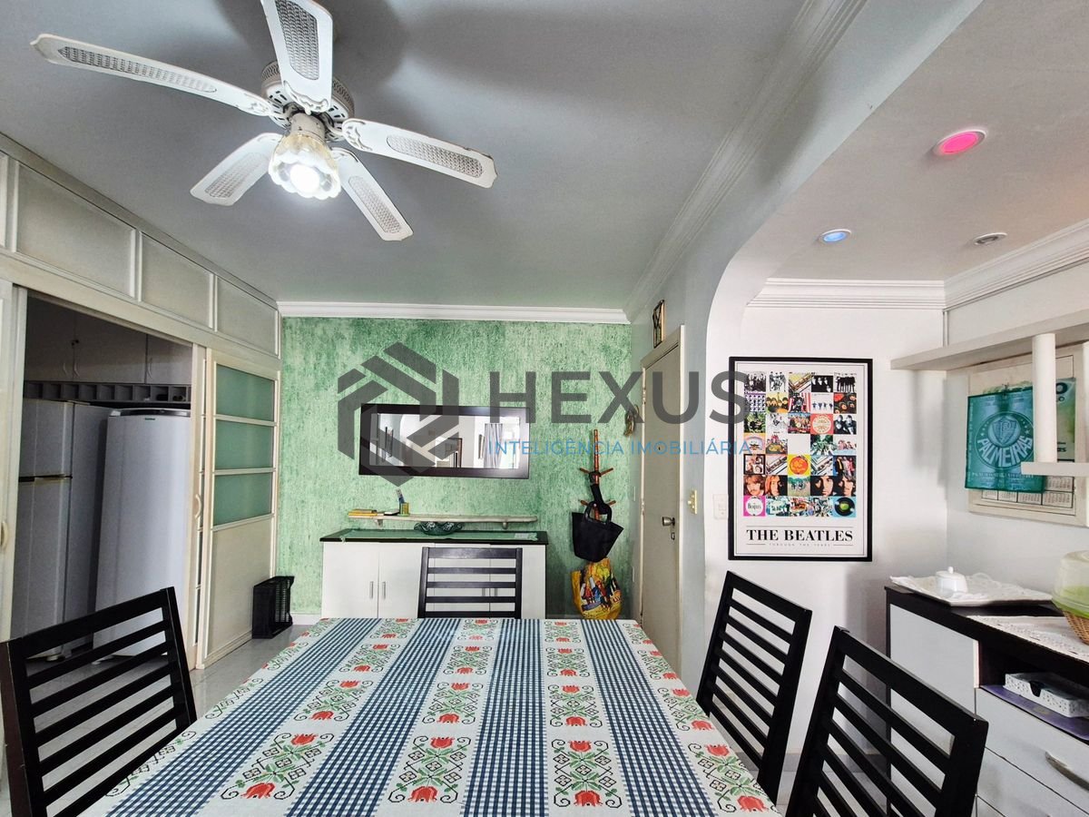 Foto 6 de Apartamento com varanda e lazer a 1 quadra da praia nas Pitangueiras, Guarujá