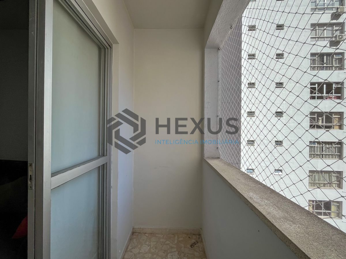 Foto 7 de Apartamento com varanda e lazer a 1 quadra da praia na região da Barra Funda nas Pitangueiras, Guarujá