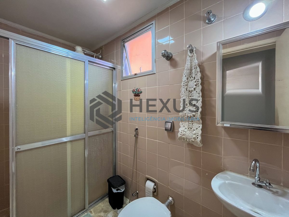 Foto 16 de Apartamento com varanda e lazer a 1 quadra da praia na região da Barra Funda nas Pitangueiras, Guarujá