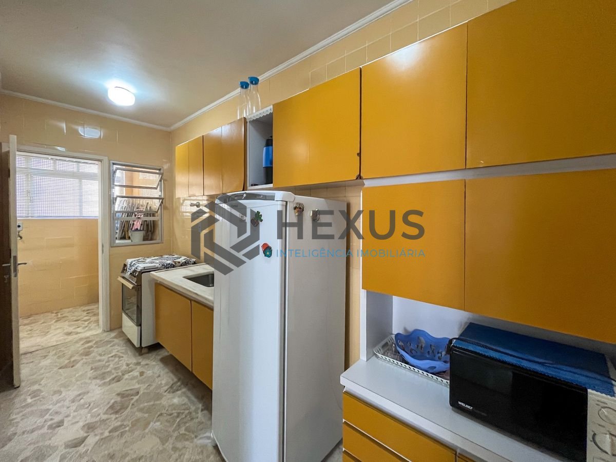 Foto 17 de Apartamento com varanda e lazer a 1 quadra da praia na região da Barra Funda nas Pitangueiras, Guarujá