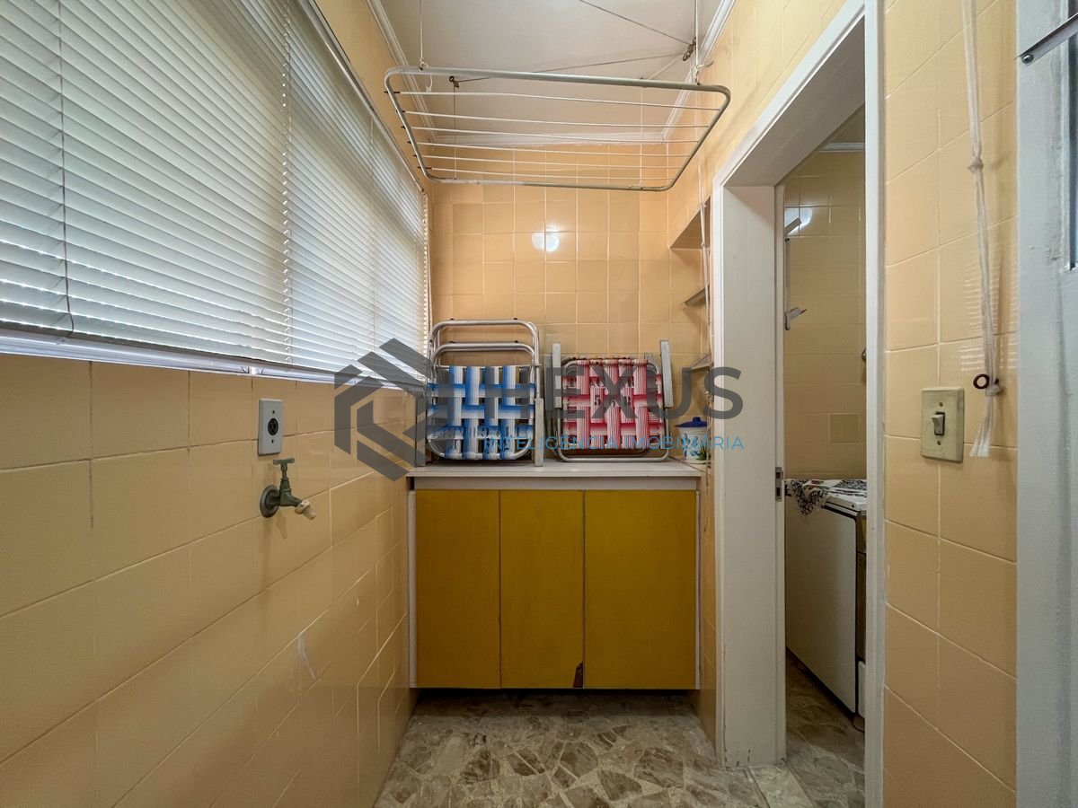 Foto 21 de Apartamento com varanda e lazer a 1 quadra da praia na região da Barra Funda nas Pitangueiras, Guarujá