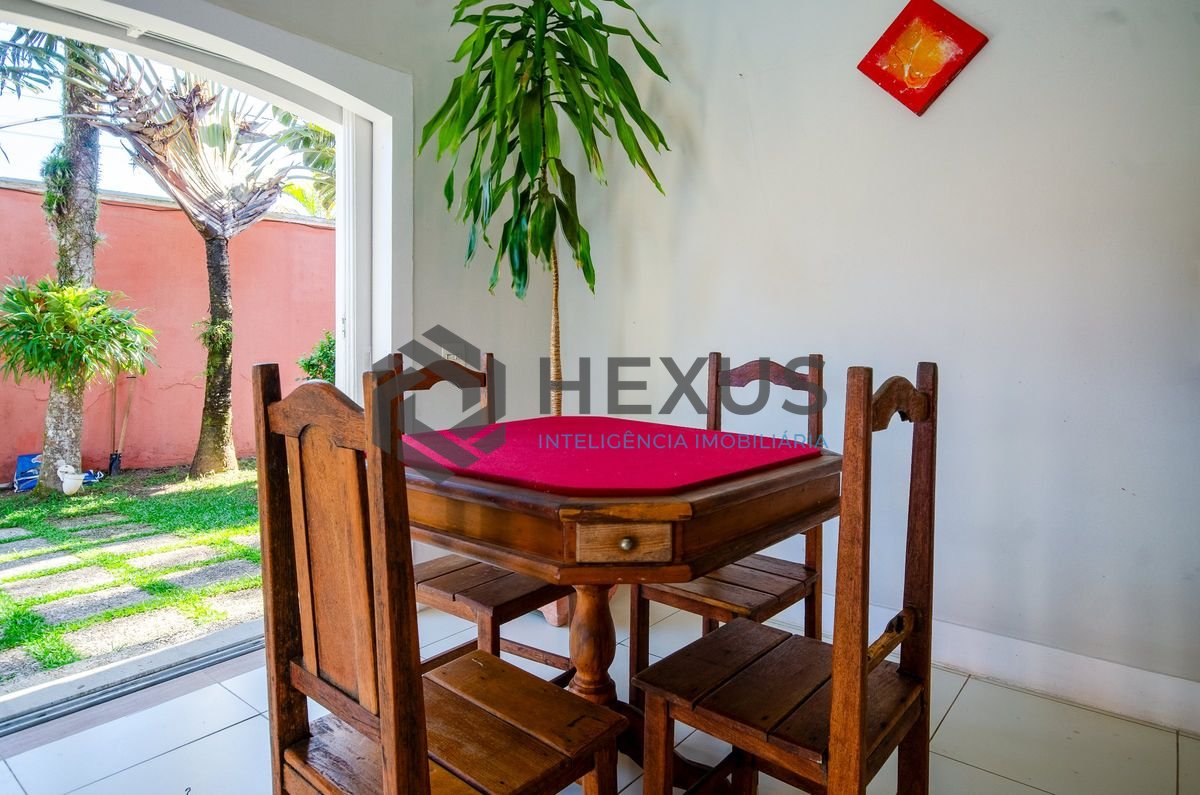 Foto 8 de Casa com piscina e área gourmet a 350m da praia no Pernambuco, Guarujá