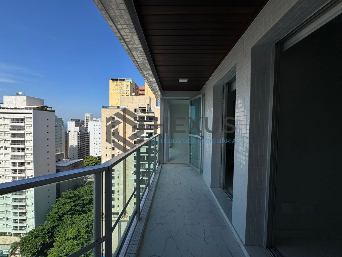 Foto 17 de Cobertura reformado com varanda a 150m da praia nas Pitangueiras, Guarujá