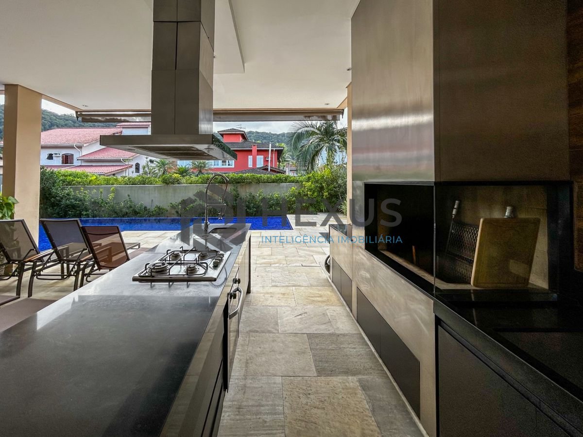 Foto 10 de Casa reformada com piscina e área gourmet no Granville na Enseada, Guarujá