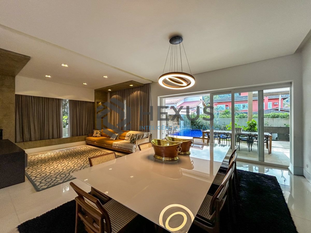 Foto 6 de Casa reformada com piscina e área gourmet no Granville na Enseada, Guarujá
