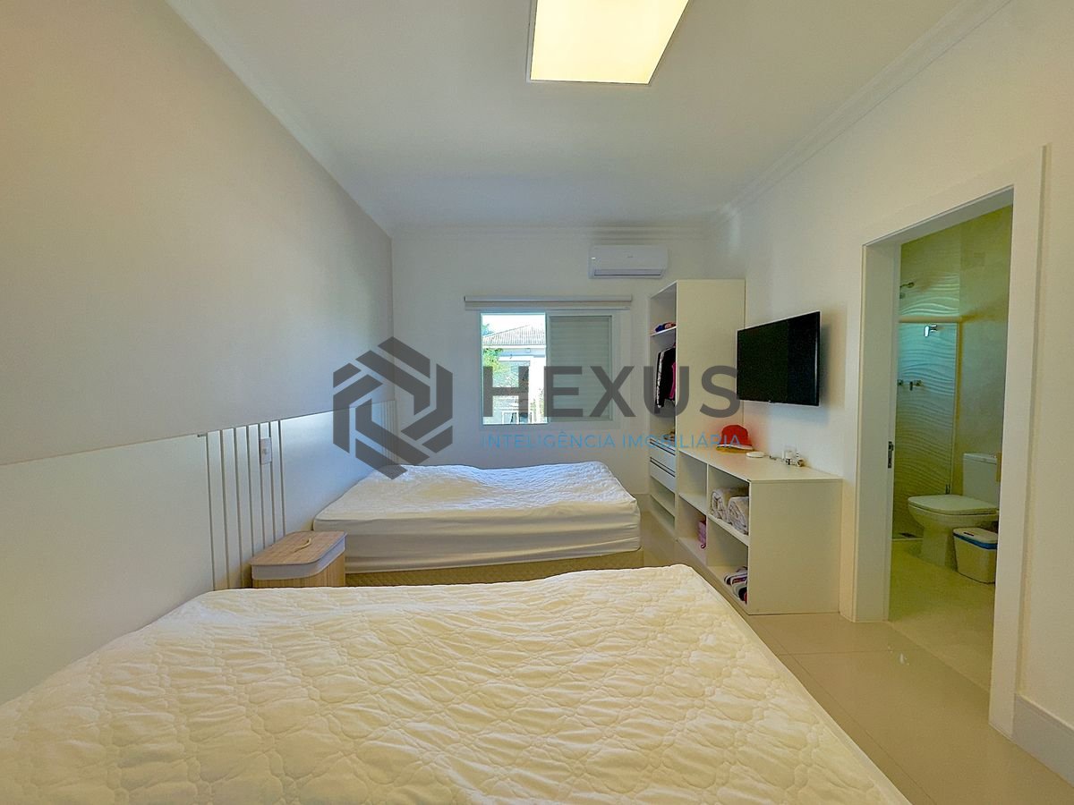 Foto 41 de Casa de alto padrão com varanda piscina e área gourmet no Jardim Acapulco, Guarujá