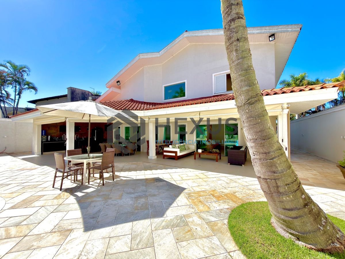 Foto 7 de Casa de alto padrão com varanda piscina e área gourmet no Jardim Acapulco, Guarujá