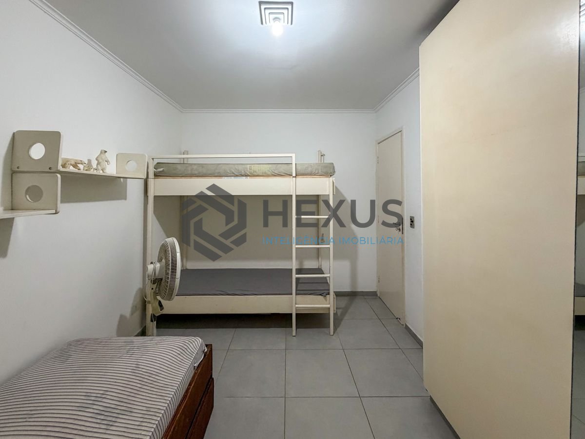 Foto 9 de Apartamento com varanda a 500m da praia na região do Tortugas na Enseada, Guarujá