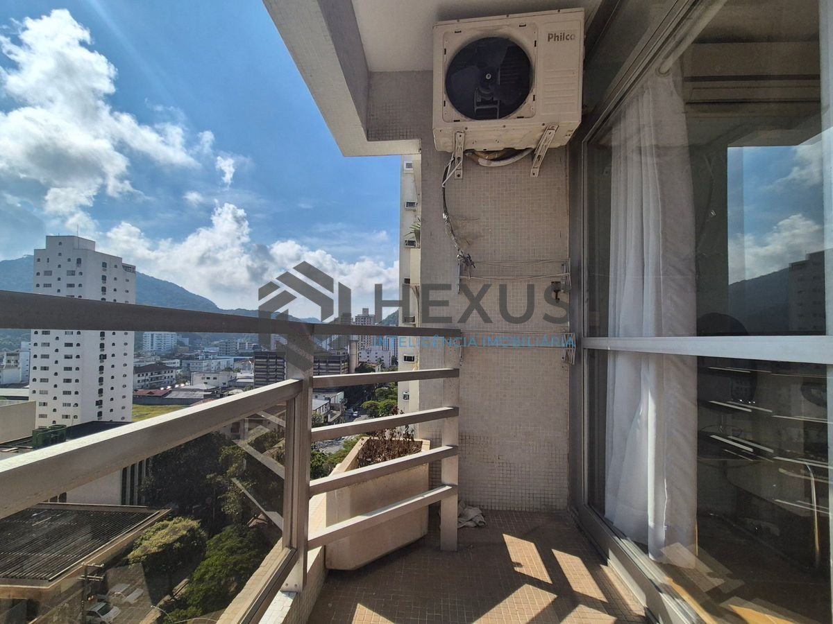 Foto 3 de Apartamento com varanda e lazer a 2 quadras da praia nas Pitangueiras, Guarujá