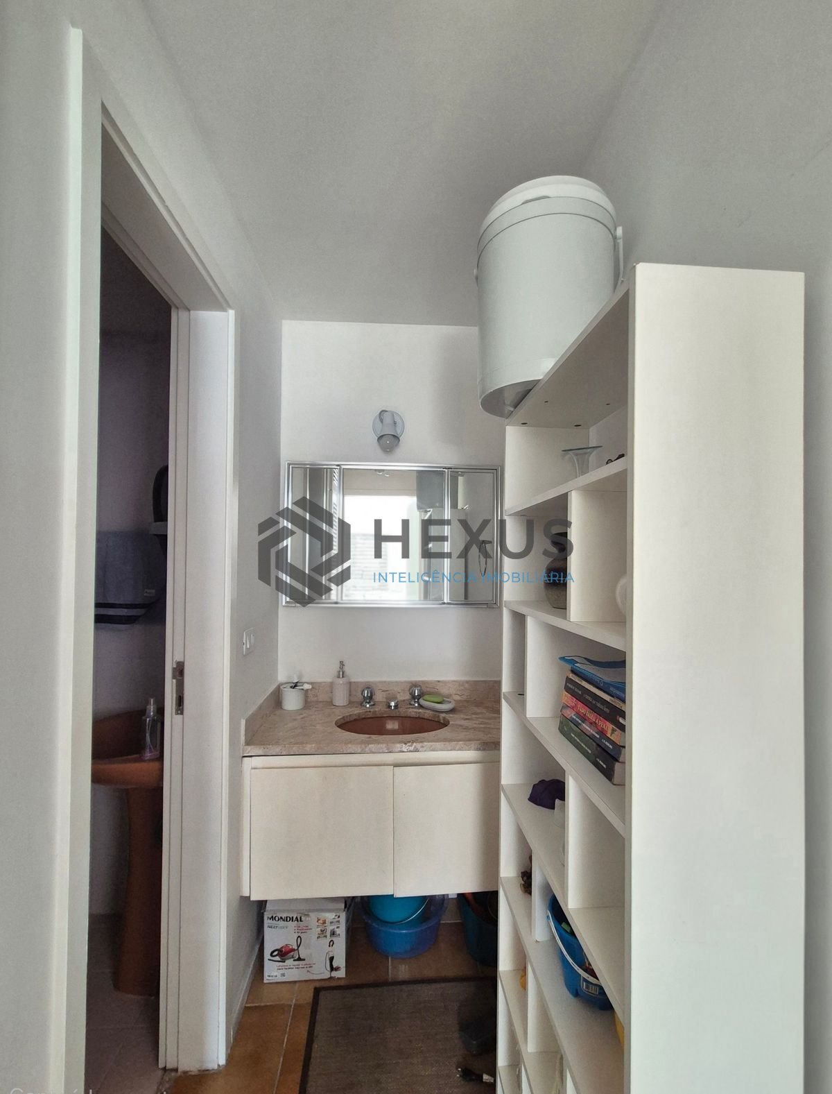 Foto 13 de Apartamento com varanda e lazer a 2 quadras da praia nas Pitangueiras, Guarujá