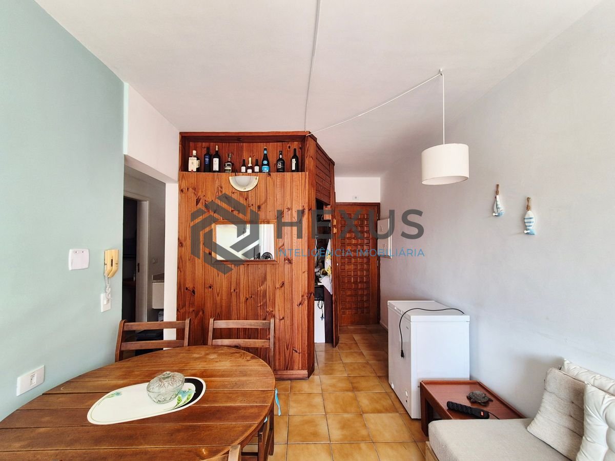 Foto 7 de Apartamento com varanda e lazer a 2 quadras da praia nas Pitangueiras, Guarujá