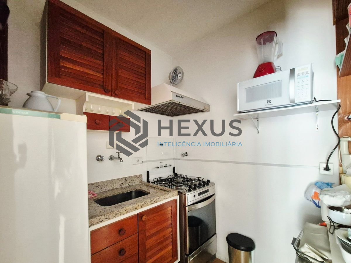 Foto 16 de Apartamento com varanda e lazer a 2 quadras da praia nas Pitangueiras, Guarujá