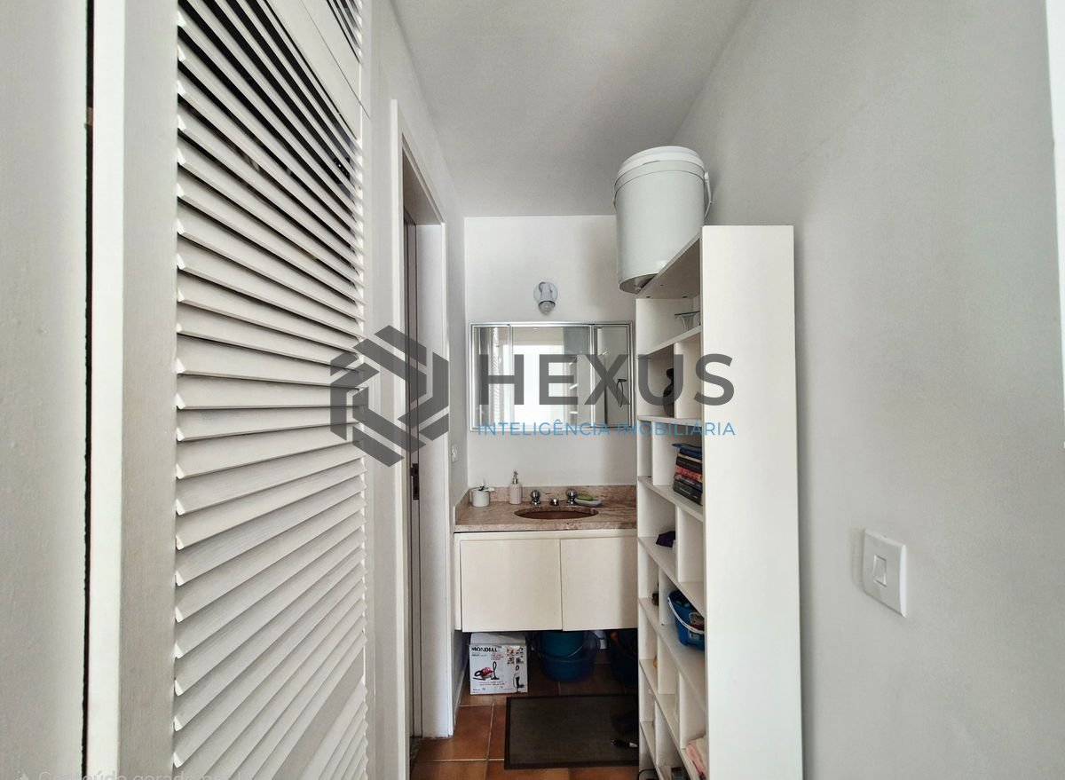 Foto 14 de Apartamento com varanda e lazer a 2 quadras da praia nas Pitangueiras, Guarujá