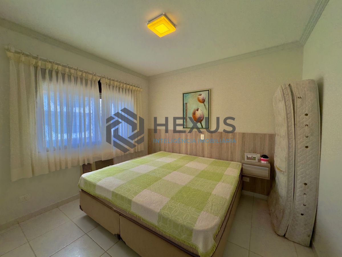 Foto 18 de Apartamento reformado com varanda a 200m da praia na região da Barra Funda nas Pitangueiras, Guarujá