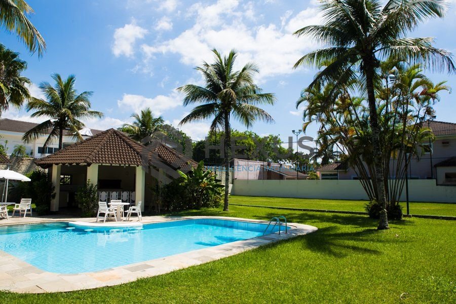 Foto 21 de Casa reformada com piscina e área gourmet no Jardim Acapulco, Guarujá