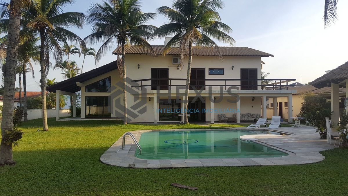 Foto 10 de Casa reformada com piscina e área gourmet no Jardim Acapulco, Guarujá