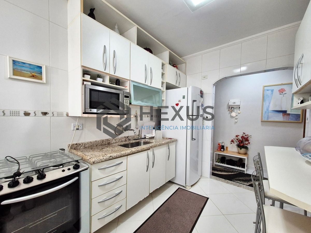 Foto 25 de Apartamento reformado com varanda gourmet nas Pitangueiras, Guarujá