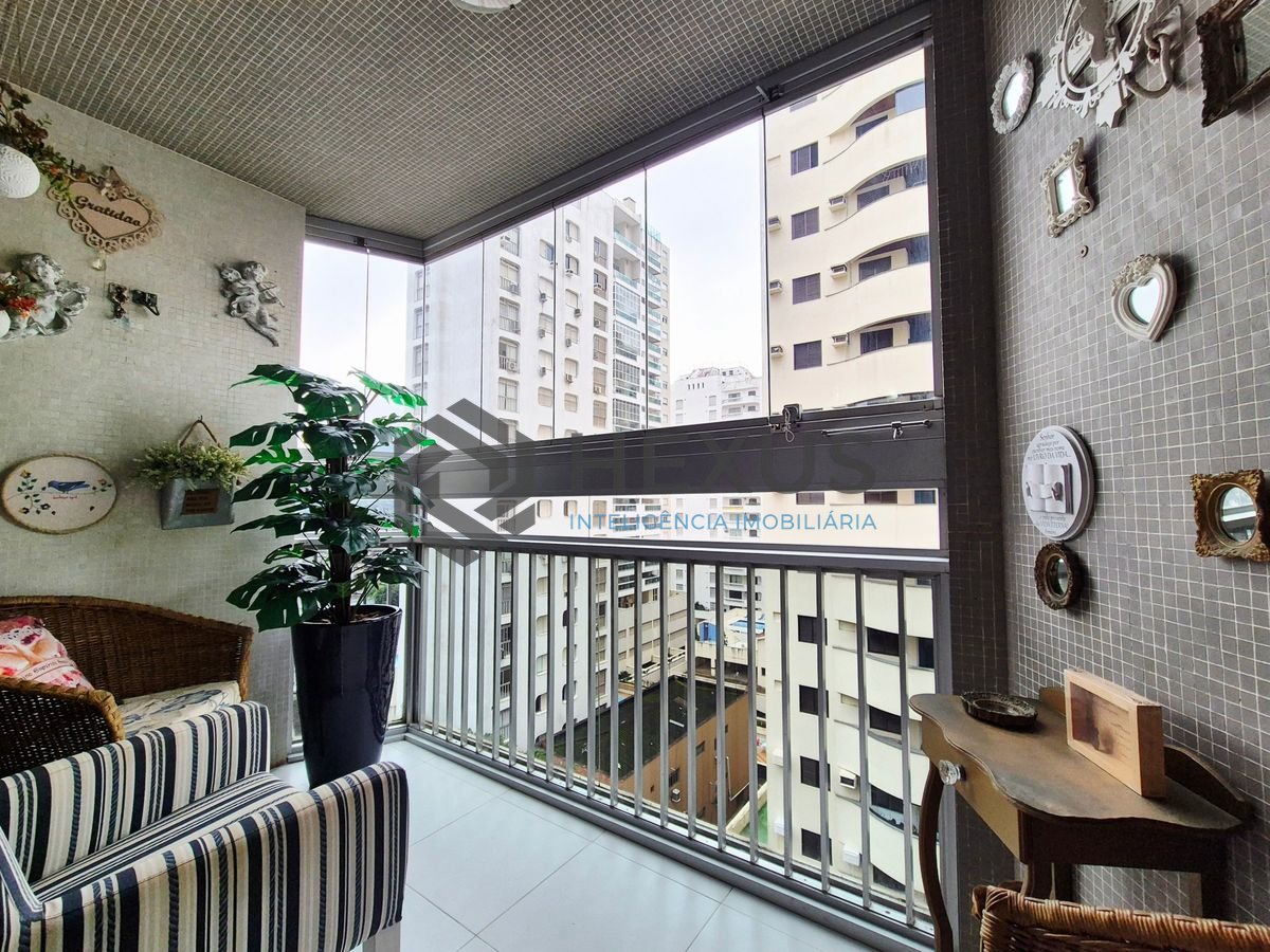 Foto 6 de Apartamento reformado com varanda gourmet nas Pitangueiras, Guarujá