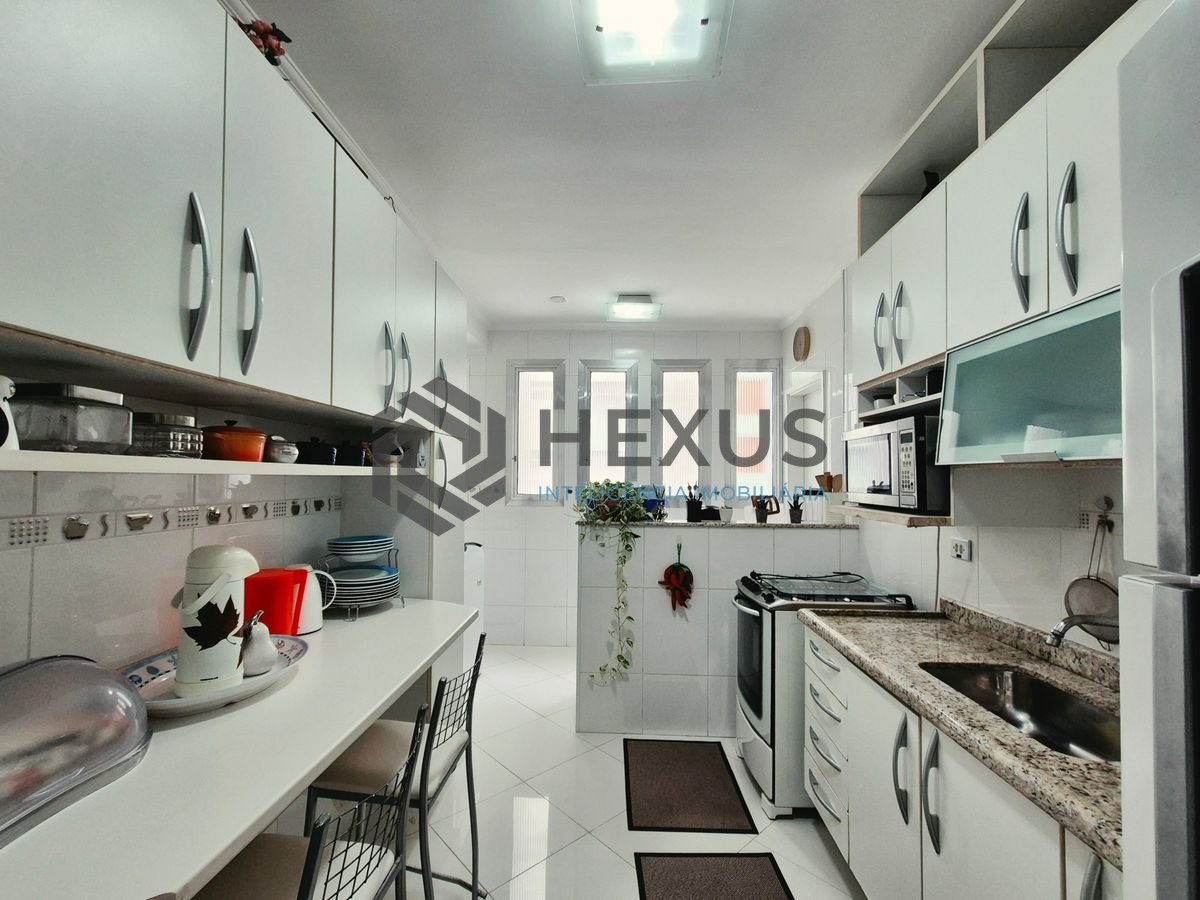 Foto 27 de Apartamento reformado com varanda gourmet nas Pitangueiras, Guarujá
