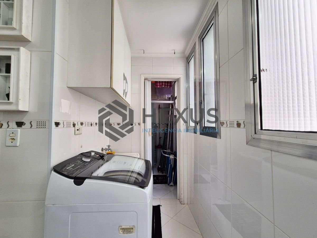 Foto 28 de Apartamento reformado com varanda gourmet nas Pitangueiras, Guarujá
