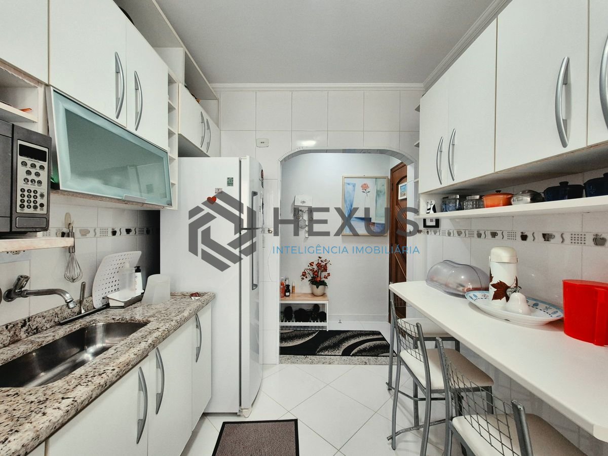 Foto 26 de Apartamento reformado com varanda gourmet nas Pitangueiras, Guarujá