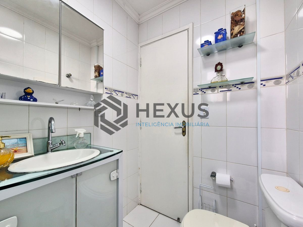 Foto 18 de Apartamento reformado com varanda gourmet nas Pitangueiras, Guarujá