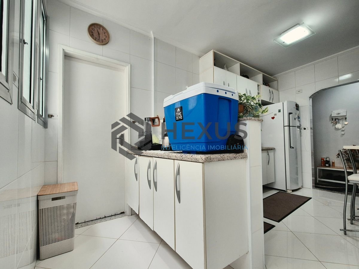 Foto 30 de Apartamento reformado com varanda gourmet nas Pitangueiras, Guarujá