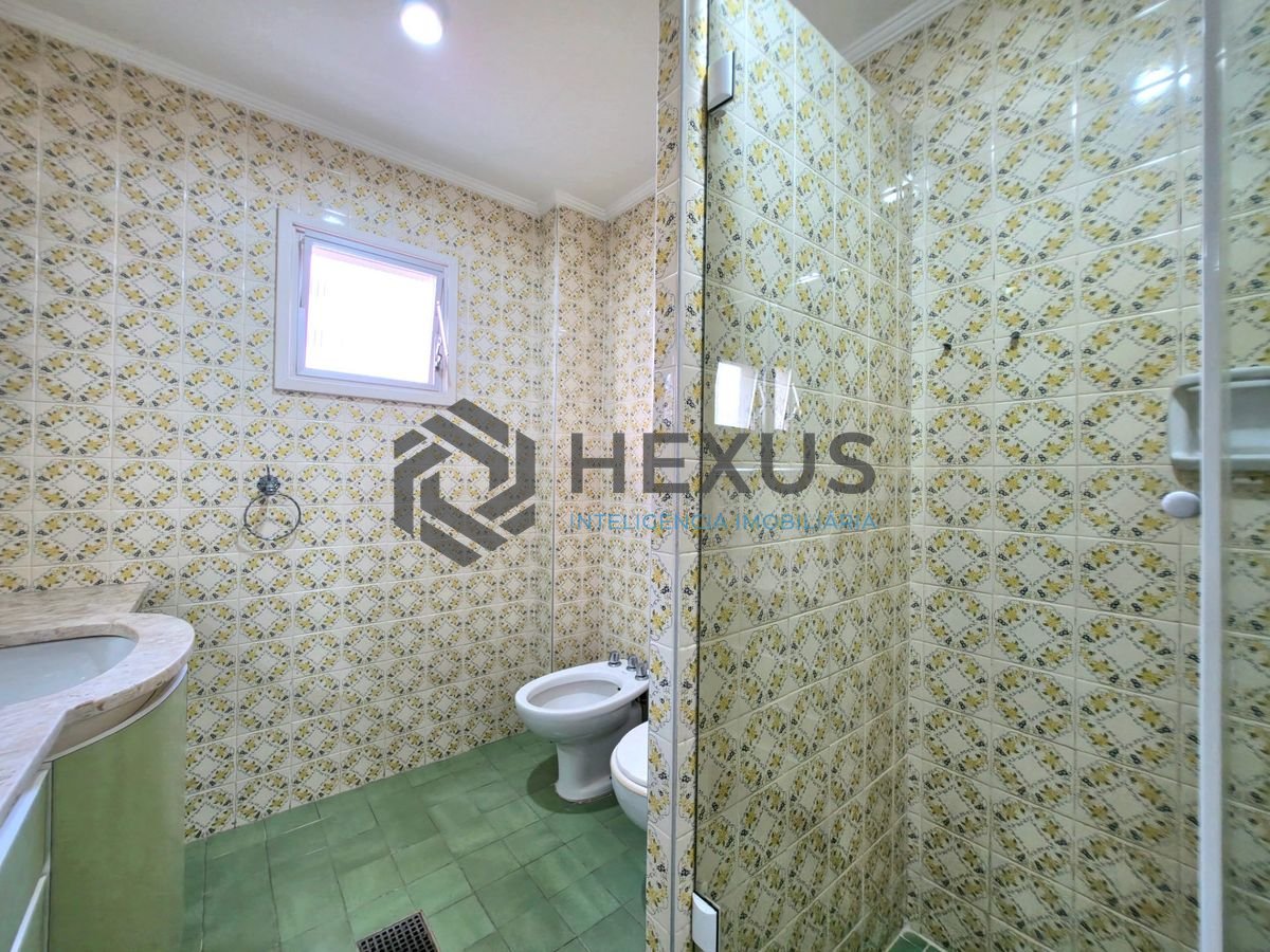 Foto 18 de Apartamento com varanda a 1 quadra da praia na região da Barra Funda nas Pitangueiras, Guarujá