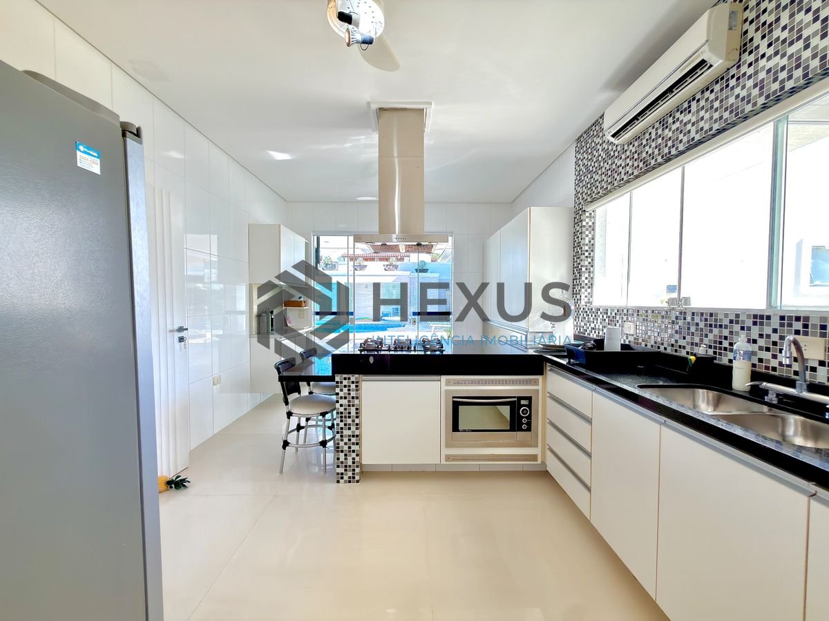 Foto 20 de Casa reformada com piscina e área gourmet no Jardim Acapulco, Guarujá