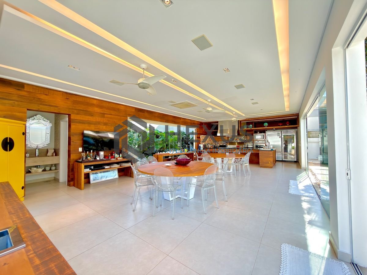 Foto 13 de Casa reformada com piscina e área gourmet no Jardim Acapulco, Guarujá