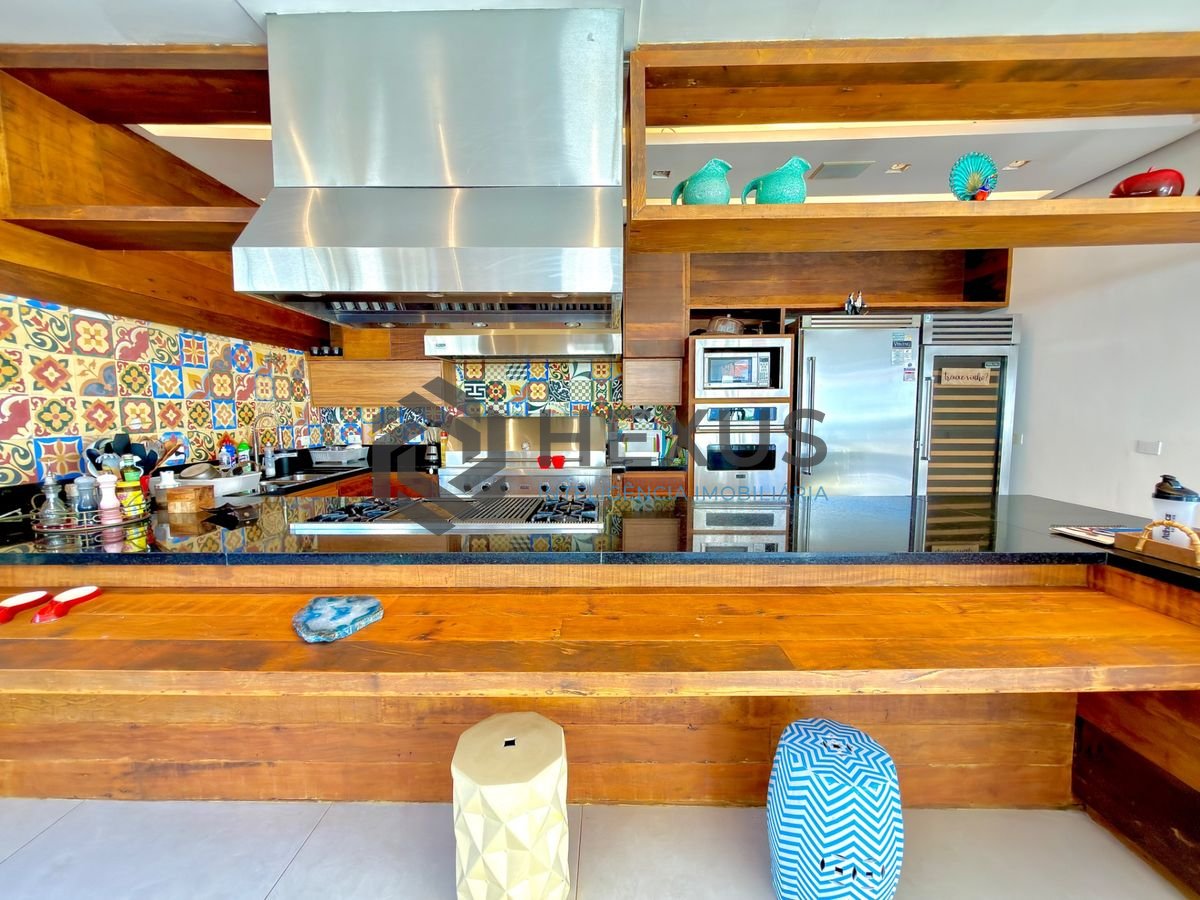 Foto 8 de Casa reformada com piscina e área gourmet no Jardim Acapulco, Guarujá