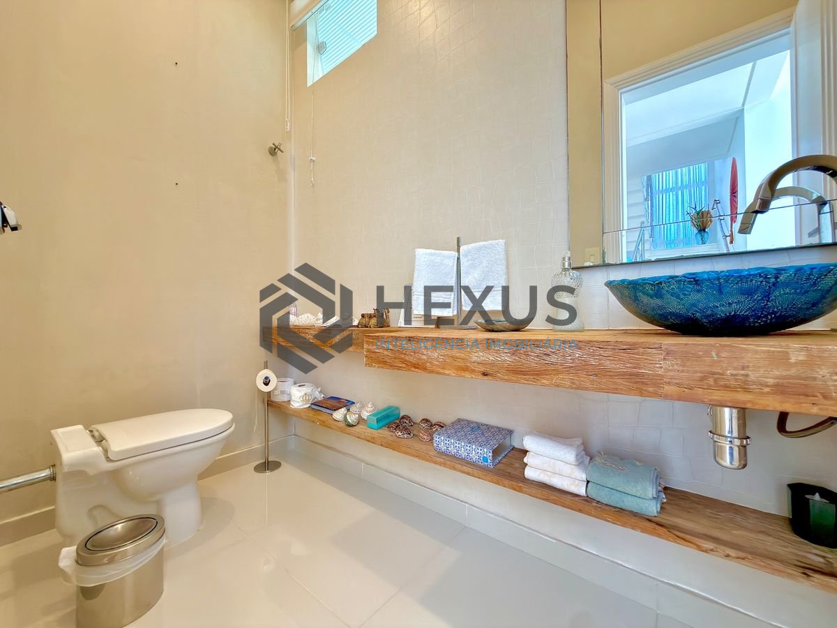Foto 22 de Casa reformada com piscina e área gourmet no Jardim Acapulco, Guarujá