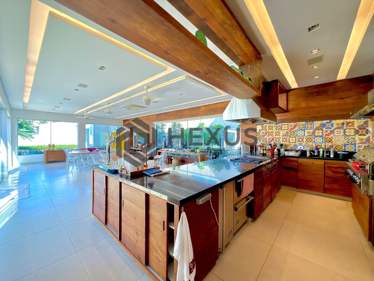 Foto 10 de Casa reformada com piscina e área gourmet no Jardim Acapulco, Guarujá