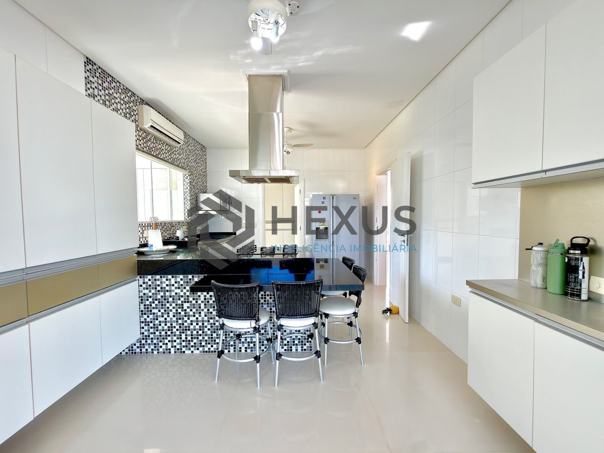 Foto 21 de Casa reformada com piscina e área gourmet no Jardim Acapulco, Guarujá