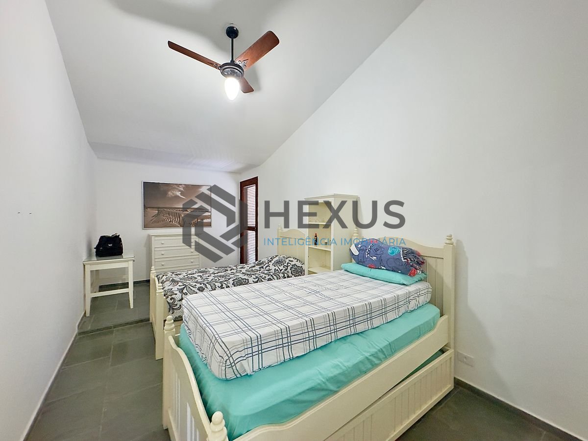 Foto 14 de Casa reformada com piscina e área gourmet no Jardim Acapulco, Guarujá