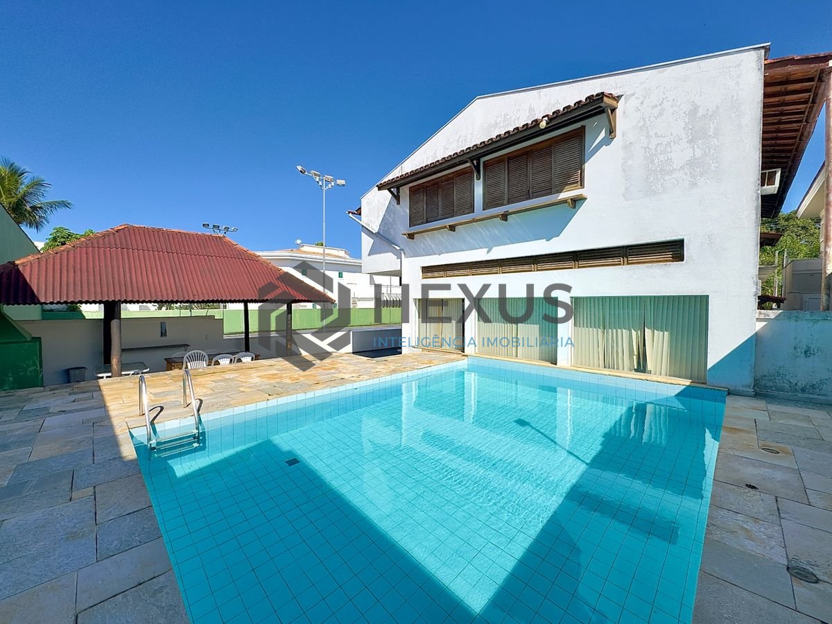Foto 2 de Casa reformada com piscina e área gourmet no Jardim Acapulco, Guarujá
