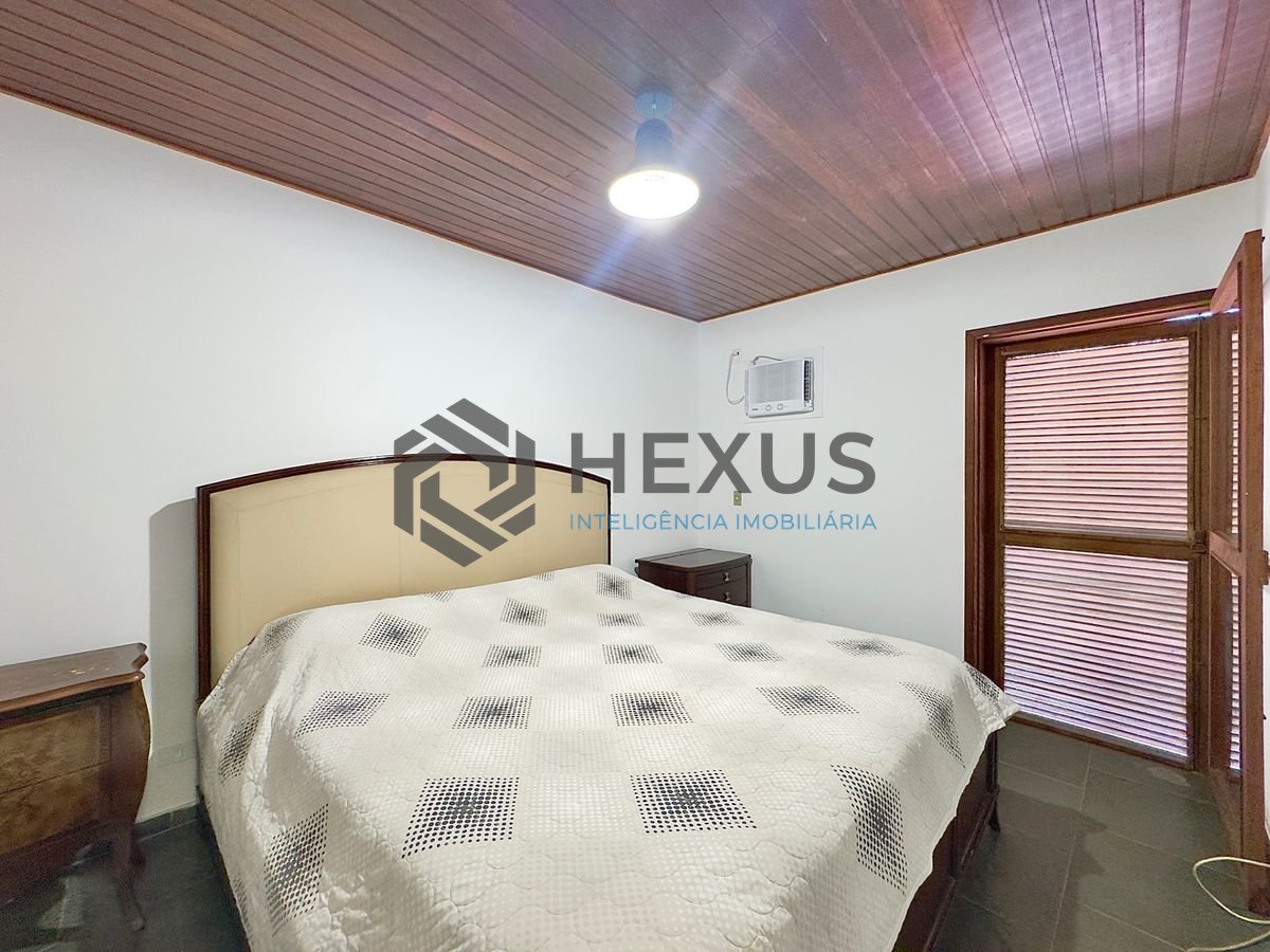 Foto 20 de Casa reformada com piscina e área gourmet no Jardim Acapulco, Guarujá