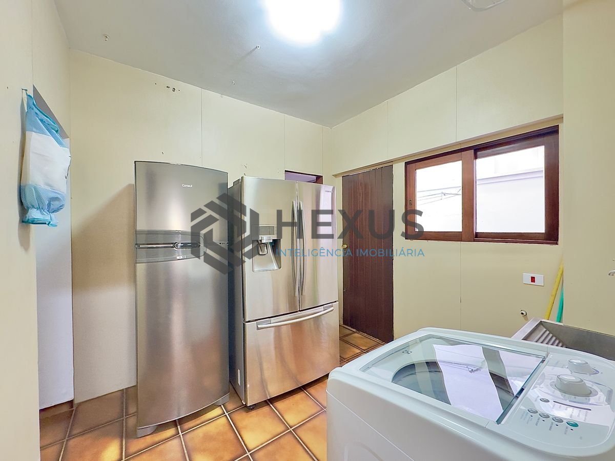 Foto 10 de Casa reformada com piscina e área gourmet no Jardim Acapulco, Guarujá