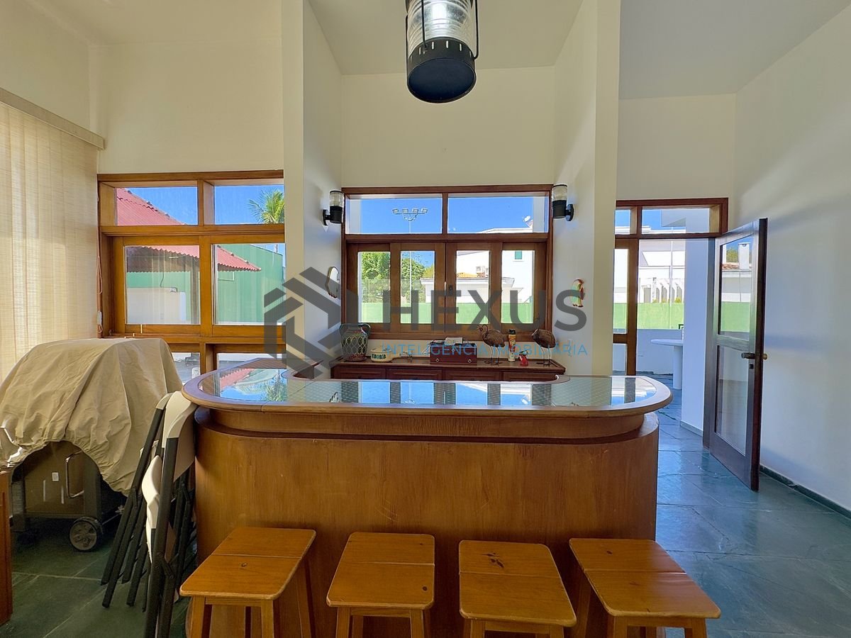 Foto 6 de Casa reformada com piscina e área gourmet no Jardim Acapulco, Guarujá