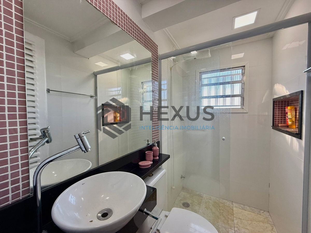 Foto 45 de Casa reformada com varanda vista mar e lazer a 100m da praia no Morro Sorocotuba na Enseada, Guarujá